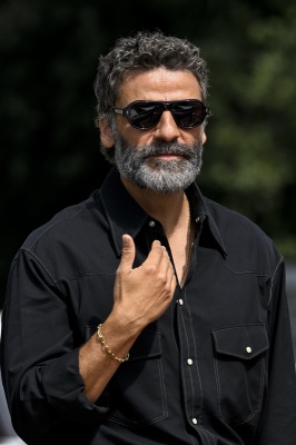 Oscar-Isaac-005.jpg